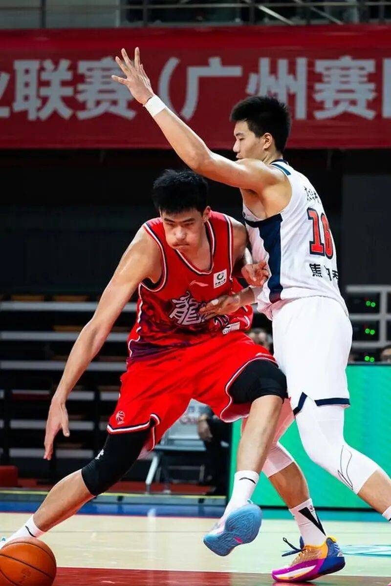 爱游戏官网网页版入口包含今夜广州队备战CBA季后赛罗马今晨伤情更新，媒体一致点评：阿扎伦卡与40激战切尔西分钟的词条